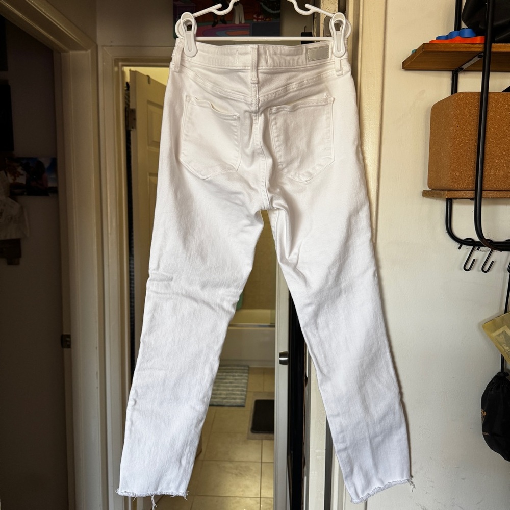 Women’s Size 27 Abercrombie & Fitch White Ankle Jeans - Picture 2 of 9